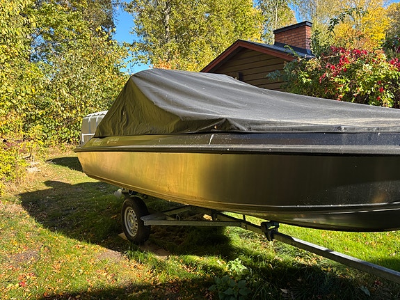 Nästan ny Buster L2 till salu med 30km båtsläp. 5 of 6