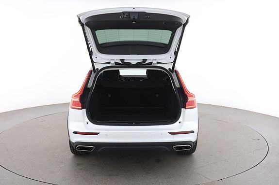 Volvo V60 Cross Country 17 of 30