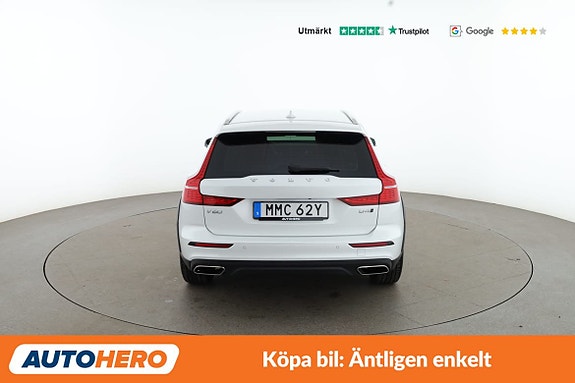 Volvo V60 Cross Country 4 of 30