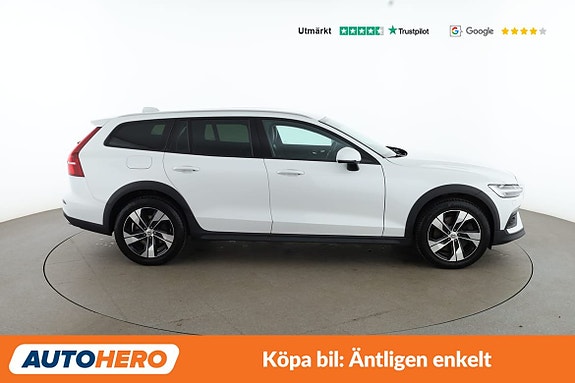 Volvo V60 Cross Country 7 of 30
