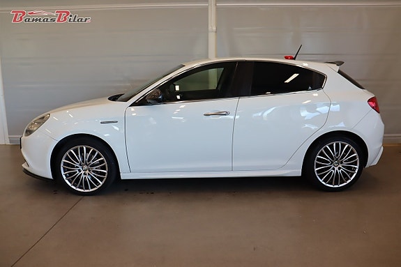 Alfa Romeo Giulietta 2 of 19