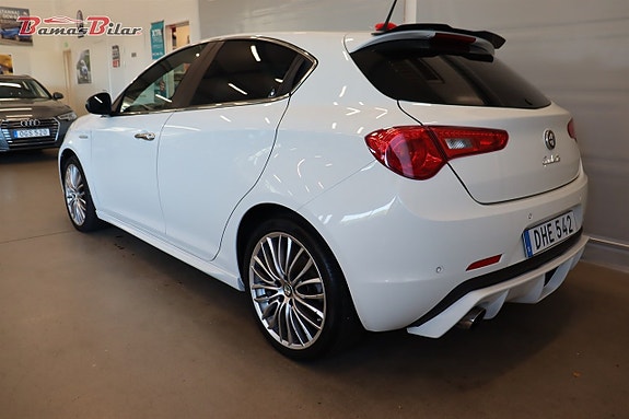 Alfa Romeo Giulietta 3 of 19