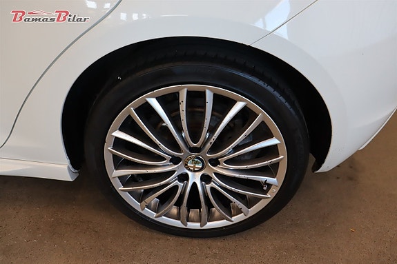 Alfa Romeo Giulietta 14 of 19