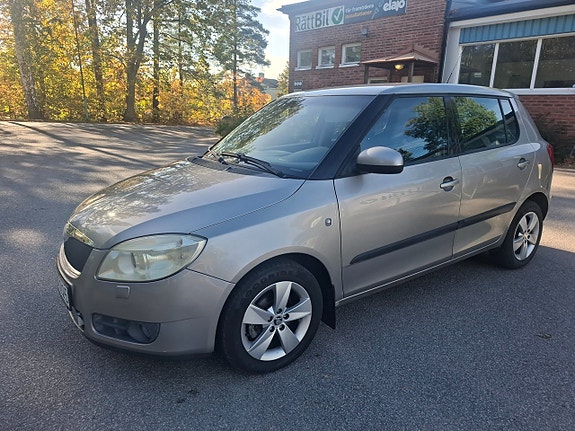 Skoda Fabia 2 of 8