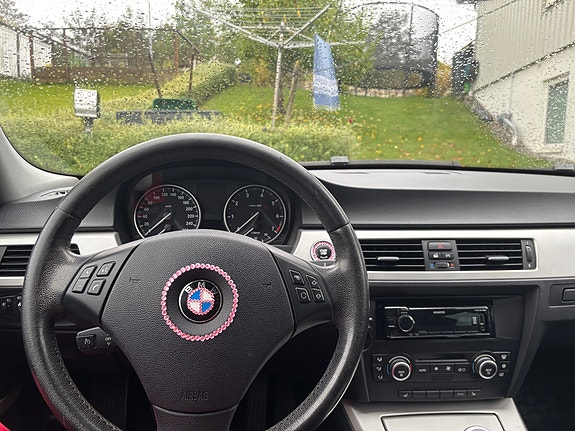 BMW 318i 5 of 6