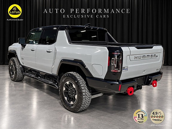 Hummer EV Pick-Up 3X 3 of 12