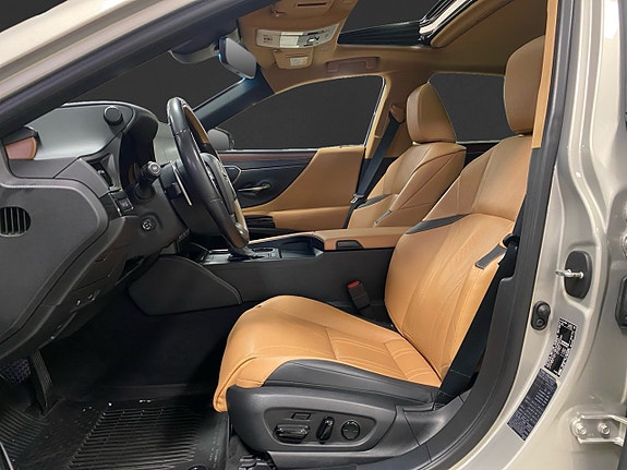 Lexus ES300h 8 of 18
