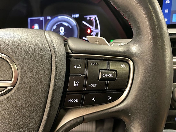 Lexus ES300h 16 of 18