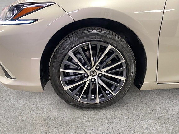 Lexus ES300h 18 of 18