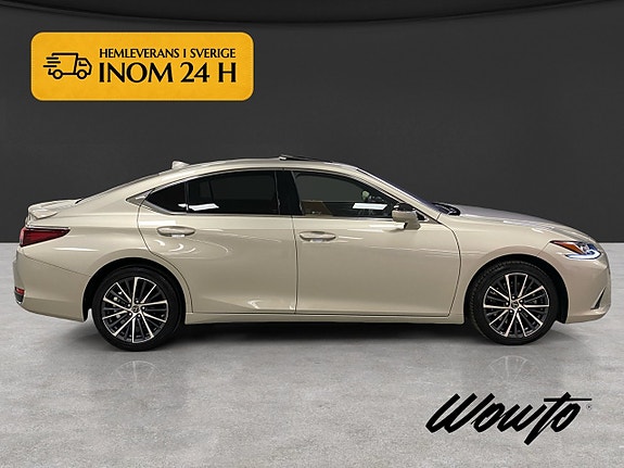 Lexus ES300h 3 of 18
