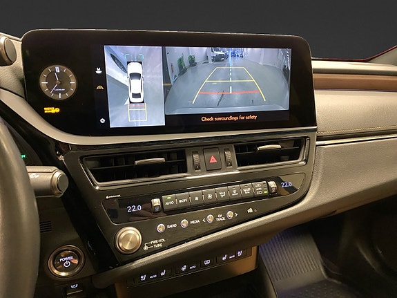 Lexus ES300h 14 of 18