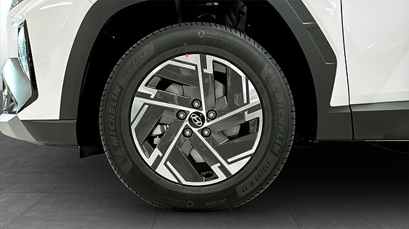 Hyundai Tucson 9 of 13