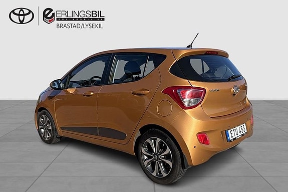 Hyundai i10 2 of 13