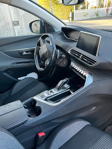 Peugeot 3008 4 of 5