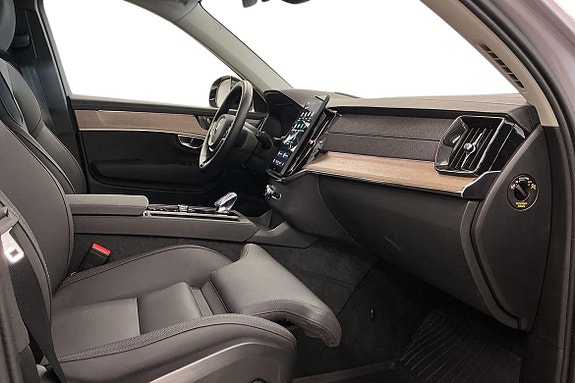 Volvo XC90 12 of 30