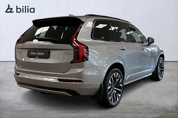Volvo XC90 10 of 30