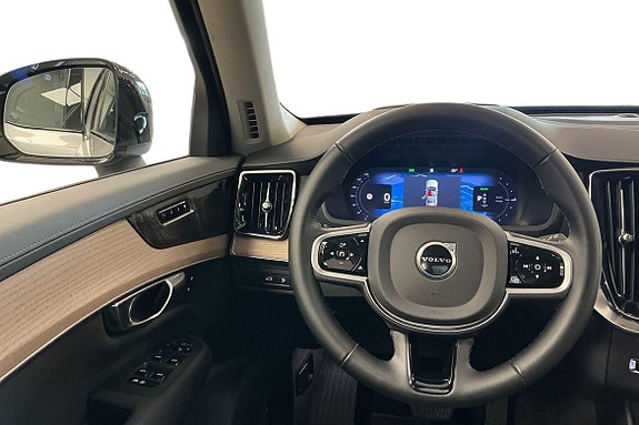 Volvo XC90 14 of 30