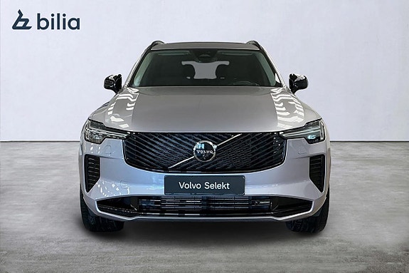 Volvo XC90 2 of 30