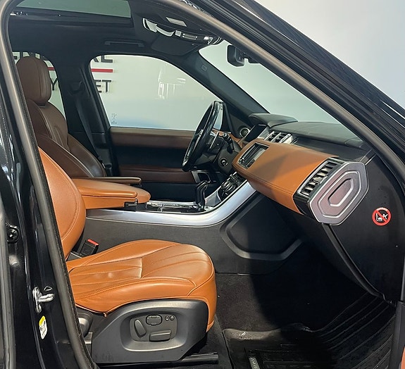 Land Rover Range Rover Sport 19 of 22