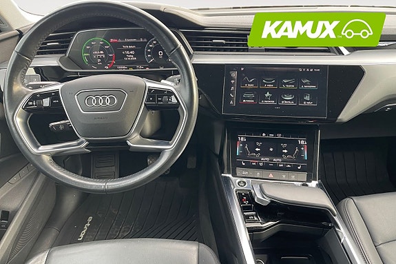 Audi e-tron 11 of 26