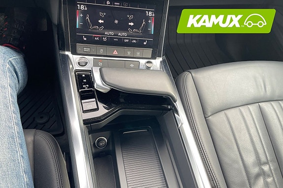 Audi e-tron 12 of 26