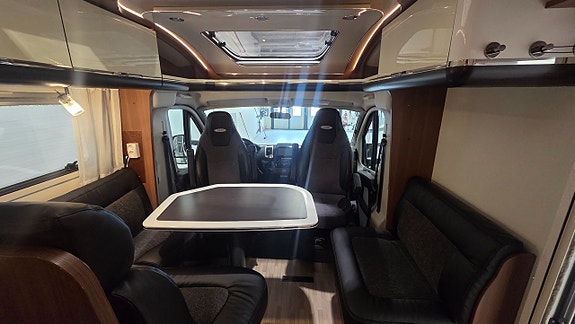 LMC Cruiser T712 Premium 11 of 28