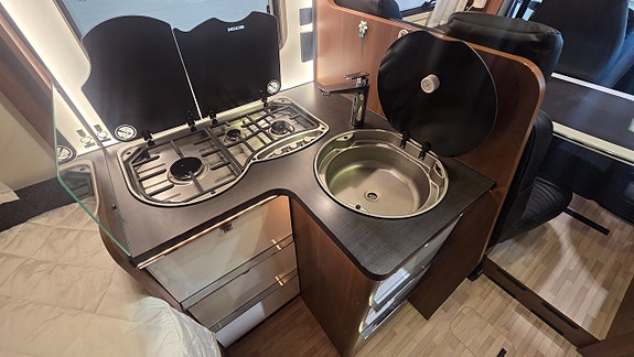 LMC Cruiser T712 Premium 13 of 28