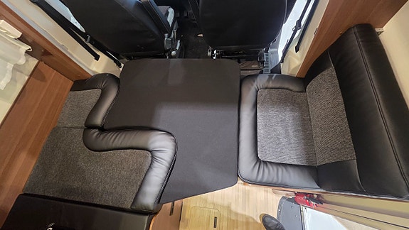 LMC Cruiser T712 Premium 5 of 28