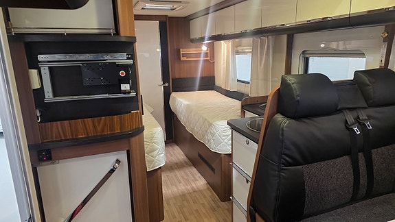 LMC Cruiser T712 Premium 7 of 28