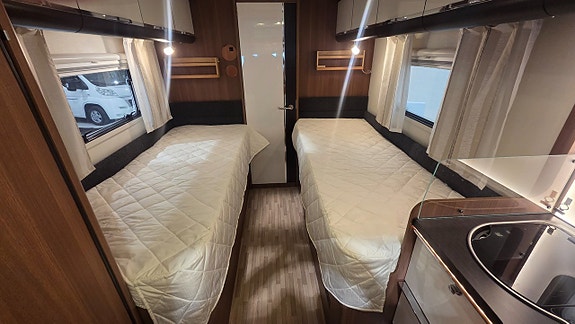 LMC Cruiser T712 Premium 15 of 28