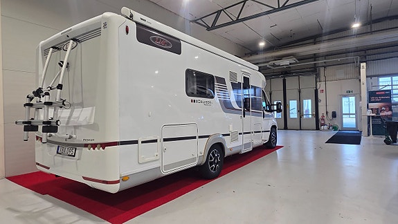 LMC Cruiser T712 Premium 2 of 28