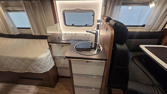 LMC Cruiser T712 Premium 12 of 28