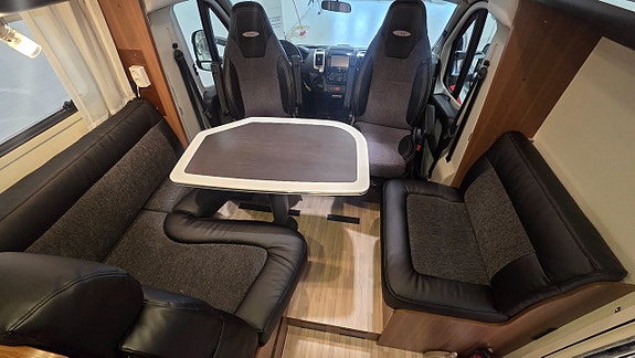 LMC Cruiser T712 Premium 10 of 28
