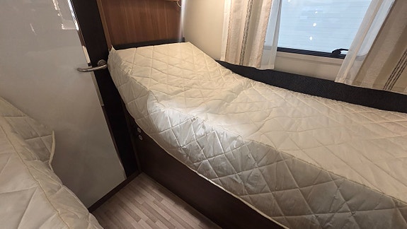 LMC Cruiser T712 Premium 16 of 28