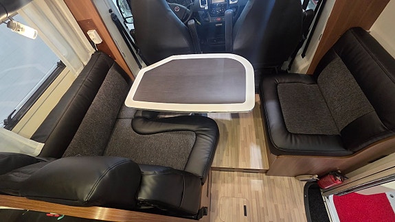 LMC Cruiser T712 Premium 9 of 28