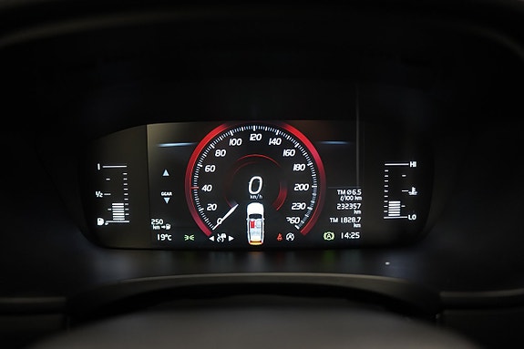 Volvo V90 Cross Country 13 of 22