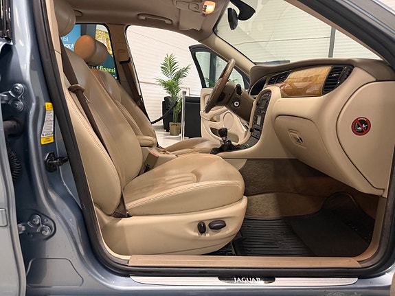 Jaguar X-TYPE 14 of 16