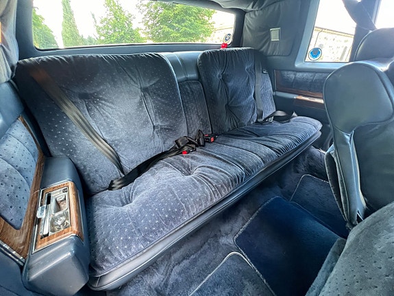 Cadillac Coupé DeVille 18 of 23