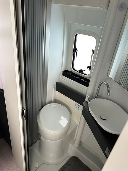 Adria Twin 640 SLB Supreme Fiat 180 hk Automat Solcell 13 of 16
