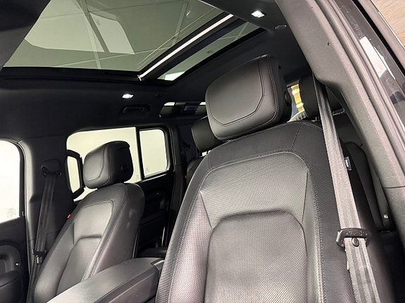 Land Rover Defender 110 11 of 19