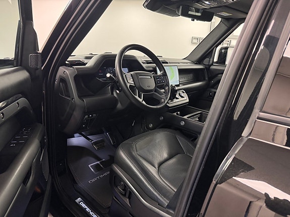 Land Rover Defender 110 6 of 19