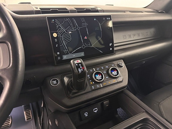 Land Rover Defender 110 10 of 19