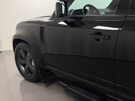 Land Rover Defender 110 5 of 19