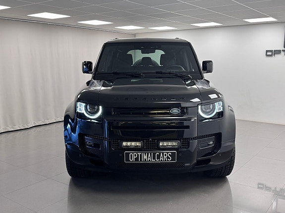 Land Rover Defender 110 4 of 19