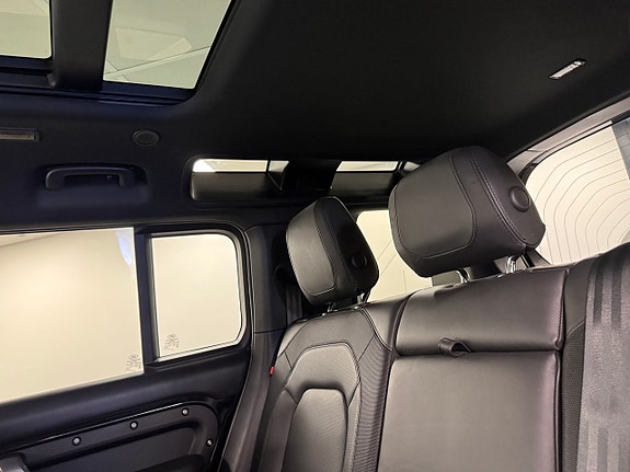 Land Rover Defender 110 13 of 19