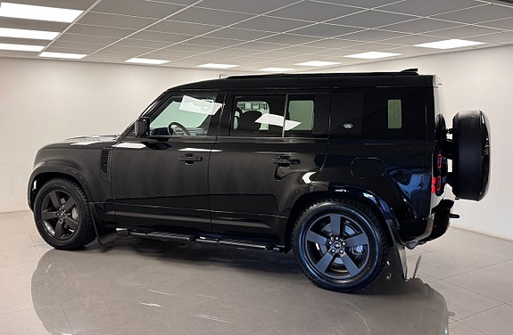 Land Rover Defender 110 15 of 19