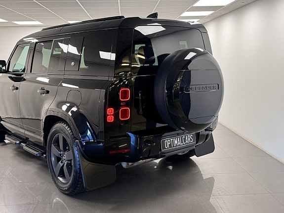 Land Rover Defender 110 18 of 19