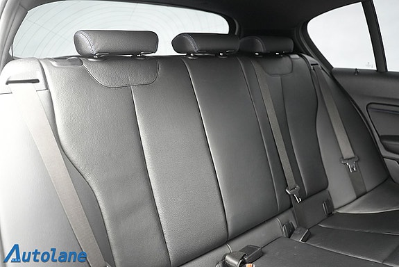 BMW 120i 24 of 29