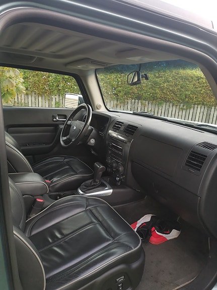 Hummer H3 2 of 4