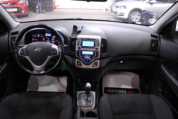 Hyundai i30 10 of 23